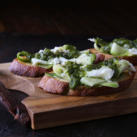 Zucchini Mozzarella Crostini - Recipe photo by therightrecipe