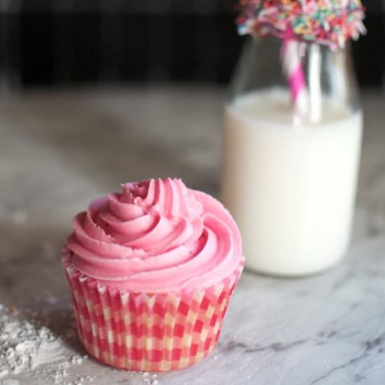 Strawberry Lava Filled Cupcakes - Recipe photo by Patchworkcactus