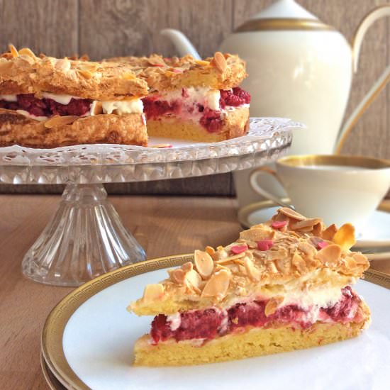 Raspberry cake with almonds - Recipe photo by Ina Isst