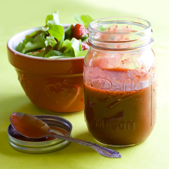 Oil-Free Strawberry Vinaigrette - Recipe photo by myvegancookbook