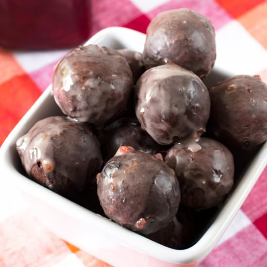 Chocolate Donut Holes - Recipe photo by cakenknife