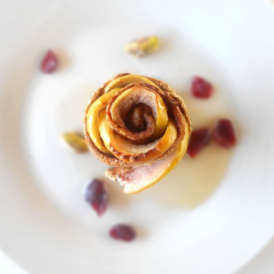 Cinnamon Rolls Rose Flavored Apples - Recipe photo by healingtomato