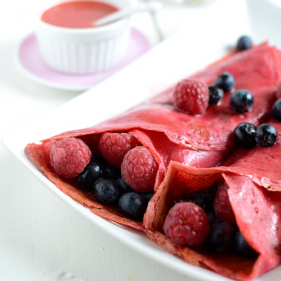 Beetroot poppyseed crêpes - Recipe photo by vegancrossroads