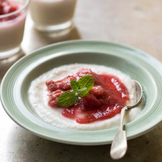 Panna cotta with rhubarb - Recipe photo by chilliczosnekioliwa