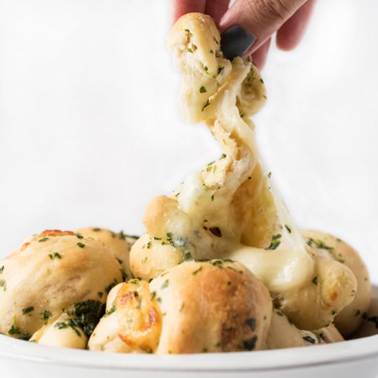 Cheese Stuffed Garlic Knots - Recipe photo by hapanom