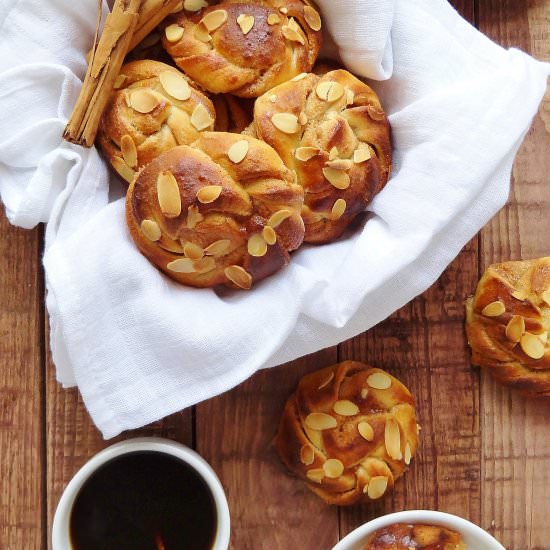 Cardamom Almond Cinnamon Buns - Recipe photo by Domestic Gothess