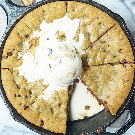 Snickers Deep Dish Chocolate Cookie - Recipe photo by showmetheyummy