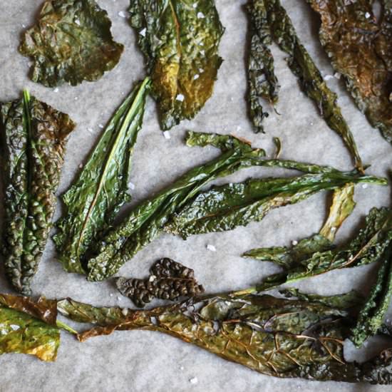 Addictive Dino Kale Crisps - Recipe photo by Elegantlyvegan