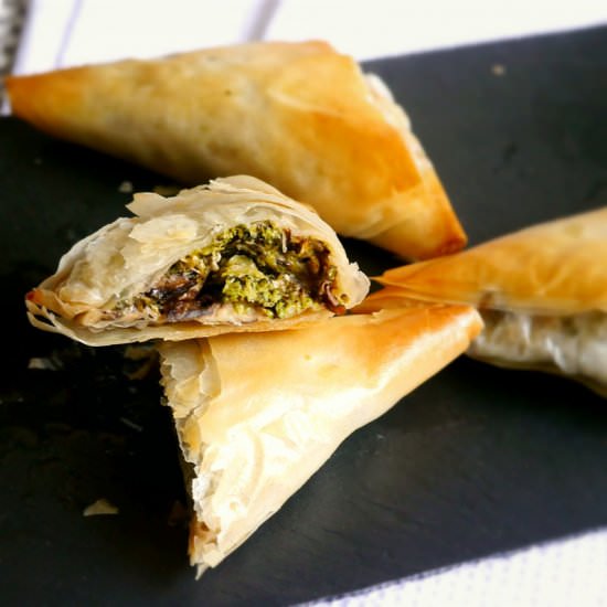 Mushroom Broccoli Phyllo Pockets - Recipe photo by foodidies