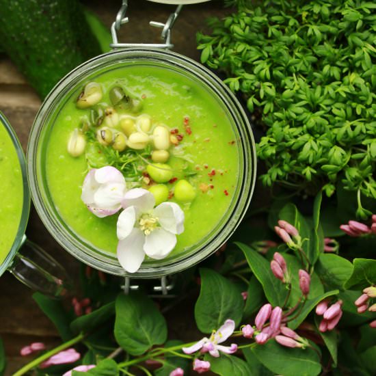Chilled Peas-Avocado Soup (vegan) - Recipe photo by delicious.blog