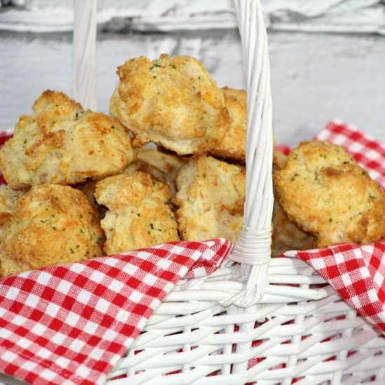Red Lobster Cheddar Bay Biscuits - Recipe photo by Virtually Yours