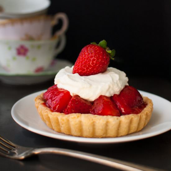 Fresh Strawberry Pies - Recipe photo by tamingofthespoon