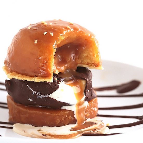 Caramel Bun Ice Cream Burger - Recipe photo by Cleobuttera