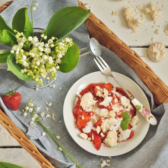Coconut Eton Mess - Recipe photo by Mienta