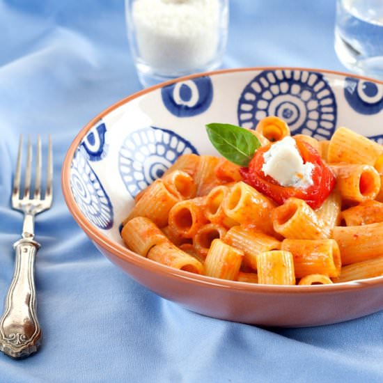 Pasta with Bell Pepper & Gorgonzola - Recipe photo by manusmenu