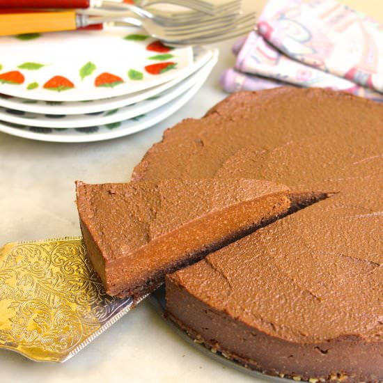 Vegan Chocolate Cashew Cheesecake - Recipe photo by the good eats co