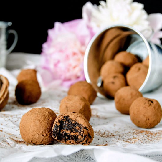 Carob Truffles - Recipe photo by PastryWorkshop