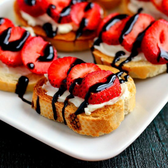 Strawberry and Brie Crostini - Recipe photo by pumpkinnspice