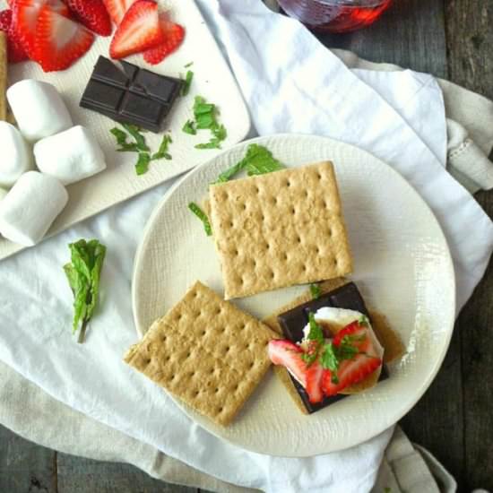 Strawberry, Mint & Chocolate S'more - Recipe photo by healthyrecipeecstasy