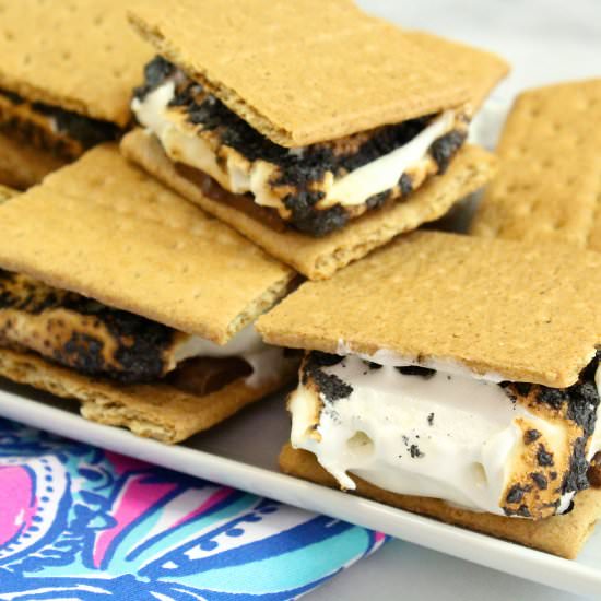 Delicious Marshmallow S'mores - Recipe photo by BriteandBubbly