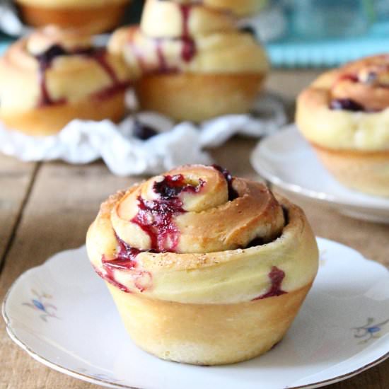 XXL-Blueberry-Rolls - Recipe photo by Lirumlarumblog