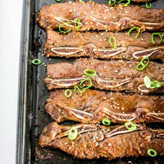 LA Galbi (Korean BBQ Short Ribs) - Recipe photo by MyKoreanKitchen