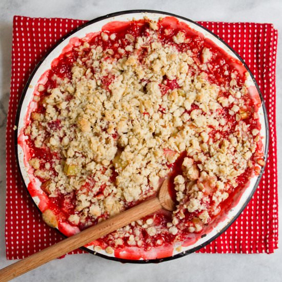 Strawberry Rhubarb Crisp - Recipe photo by littlemarketkitchen