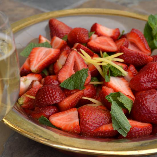 Strawberries with Prosecco - Recipe photo by labellasorella