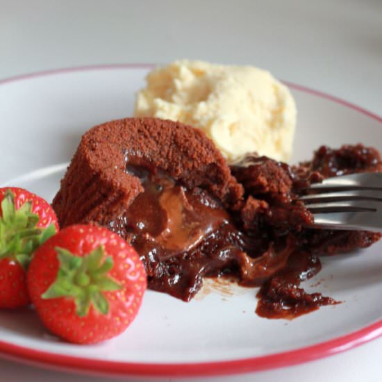 Molten Chocolate Cakes with Caramel - Recipe photo by catcookies