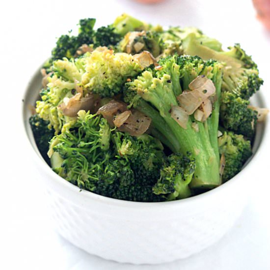 Broccoli with Caramelized Shallots - Recipe photo by galonamission
