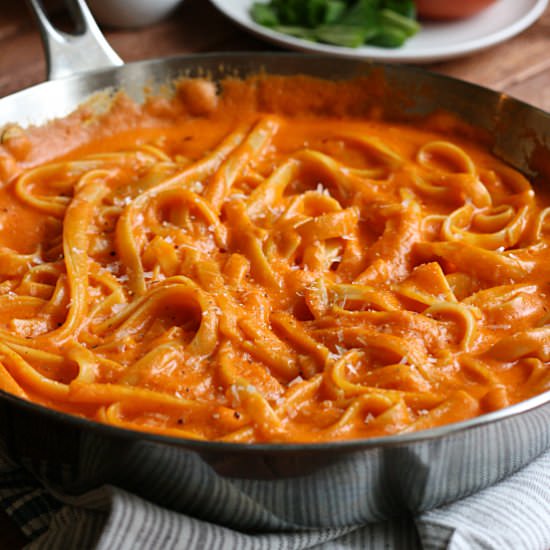 Roasted Red Pepper Fettuccine - Recipe photo by gracegoodeats