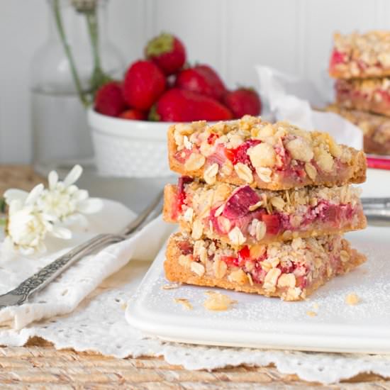 Strawberry Rhubarb Crumble Bars - Recipe photo by beckysuebakes