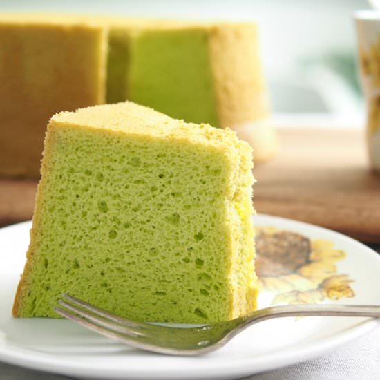 Pandan Chiffon Cake - Recipe photo by Bake With Paws