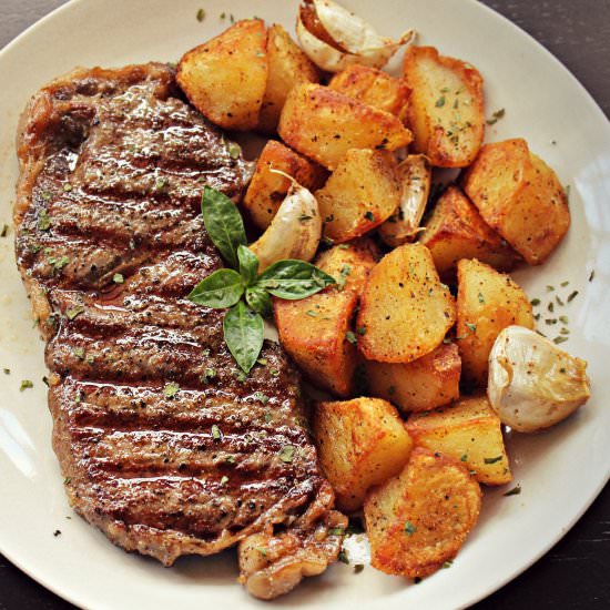 Steak and potatoes - Recipe photo by featsoffeasts