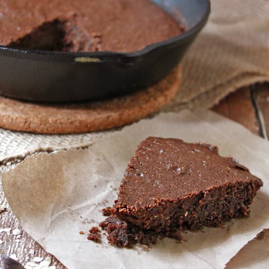 MOCHA OAT SKILLET CAKE - Recipe photo by SavorySpin