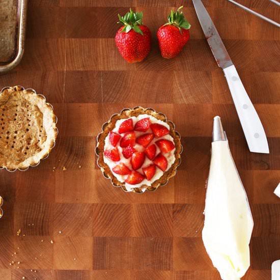 Strawberry Tart - Recipe photo by EatSomeWearSome