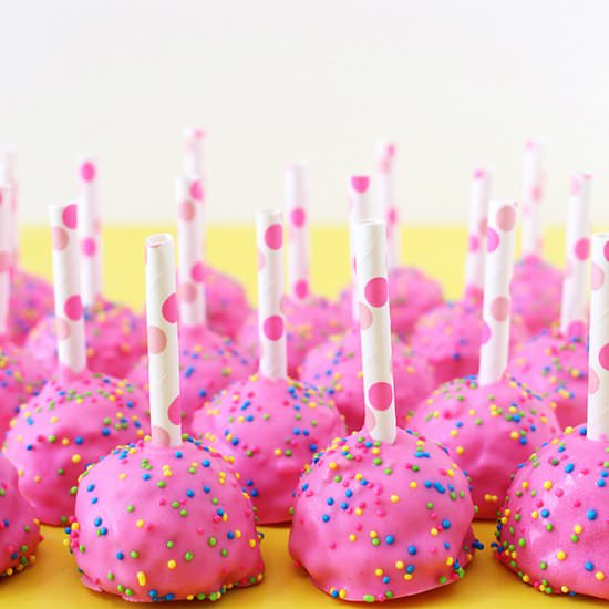 Strawberry Lemonade Oreo Truffles - Recipe photo by sarahsbakestudio