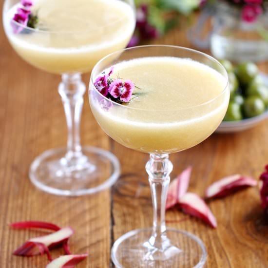 Rhubarb Bellini - Recipe photo by Francoise La Prune
