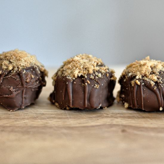 Amaretto Cheesecake Truffles - Recipe photo by SophieLovesFood