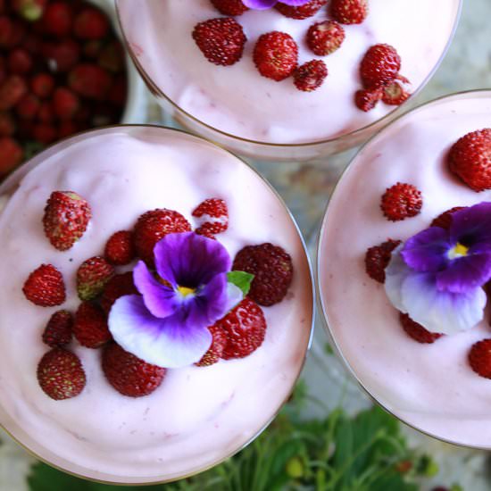 Strawberry mousse - Recipe photo by delicious.blog
