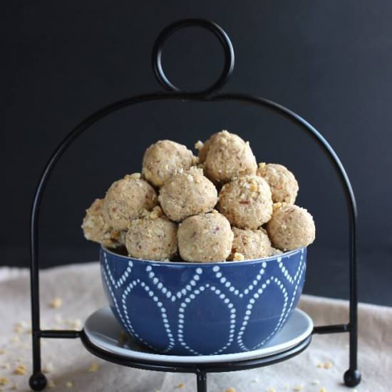 No Bake Protein Peanut Butter Balls - Recipe photo by Vegan In The Freezer