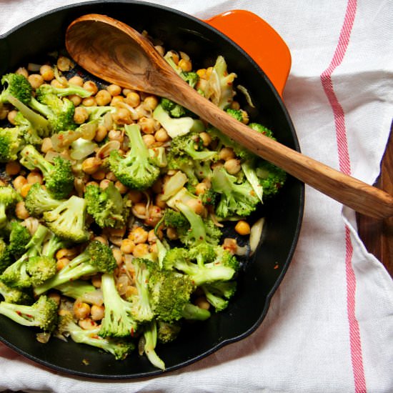 Broccoli Chickpea Bowl - Recipe photo by emmaslittlekitchen