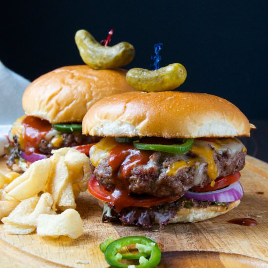 Barbecue bacon cheeseburgers - Recipe photo by garlic and zest