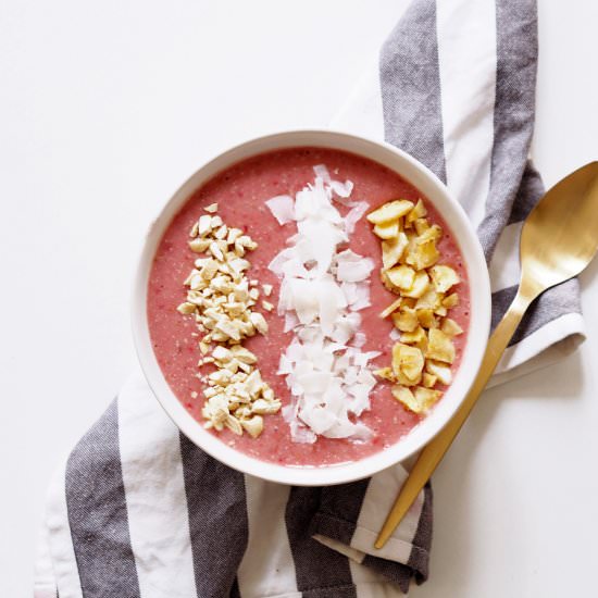 Strawberry Banana Smoothie Bowl - Recipe photo by notyourstandard