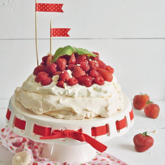 Pavlova Cake - Recipe photo by Mienta
