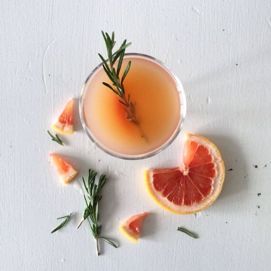Rosemary & Grapefruit Mocktail - Recipe photo by fatsxglory