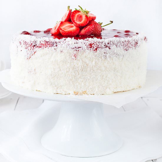 Strawberry layer cake - Recipe photo by wwwilovebakepl