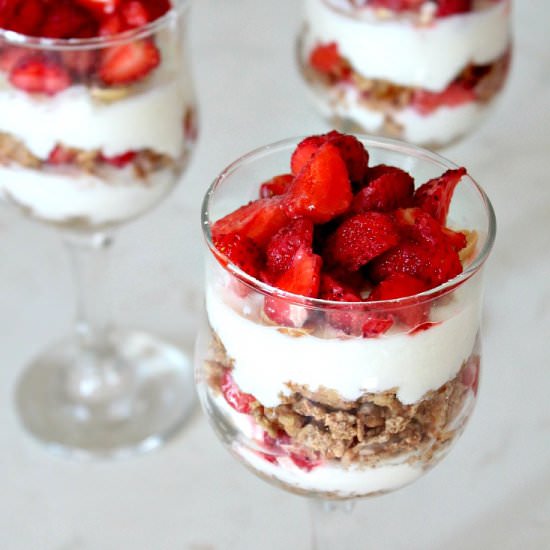 Strawberry cottage cheese parfait - Recipe photo by Easy Peasy Creative Ideas