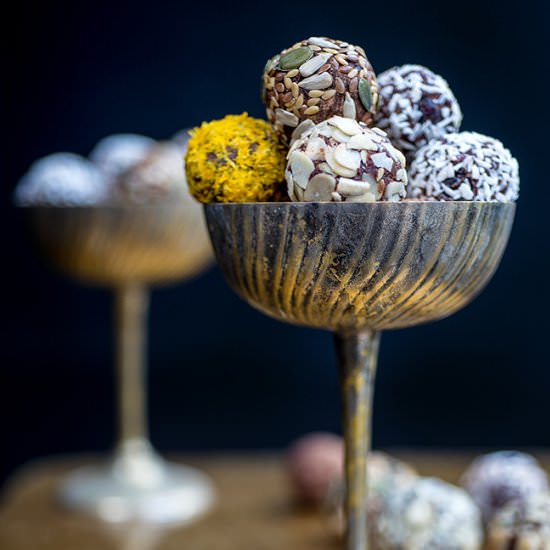 Vegan Raw Brownie Truffle Bites - Recipe photo by supergoldenbakes
