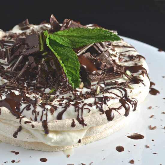 Mint Choclatee Pavlova - Recipe photo by mymoderncookery